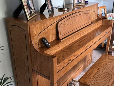 Yamaha 44 inch upright piano and bench