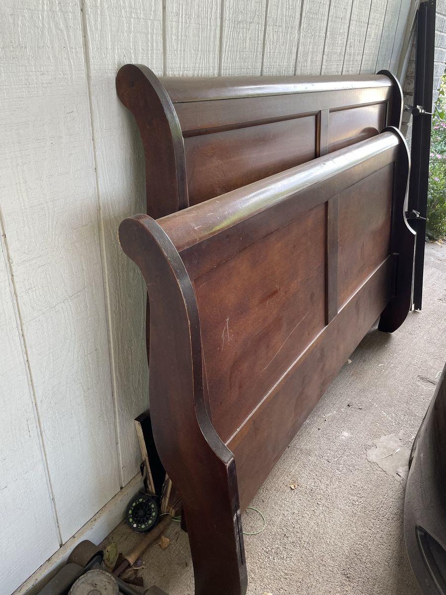 Queen size sleigh bed frame