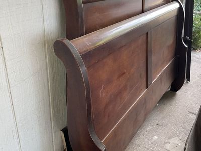Queen size sleigh bed frame