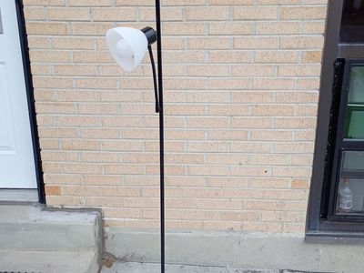 Black Torchiere Floor Lamp with Adjustable Side Reading Light - Modern & Functional Lighting