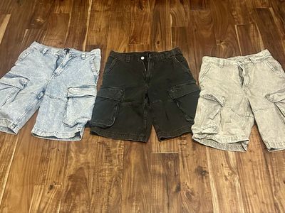 H&M Men’s baggy denim shorts. Size 29