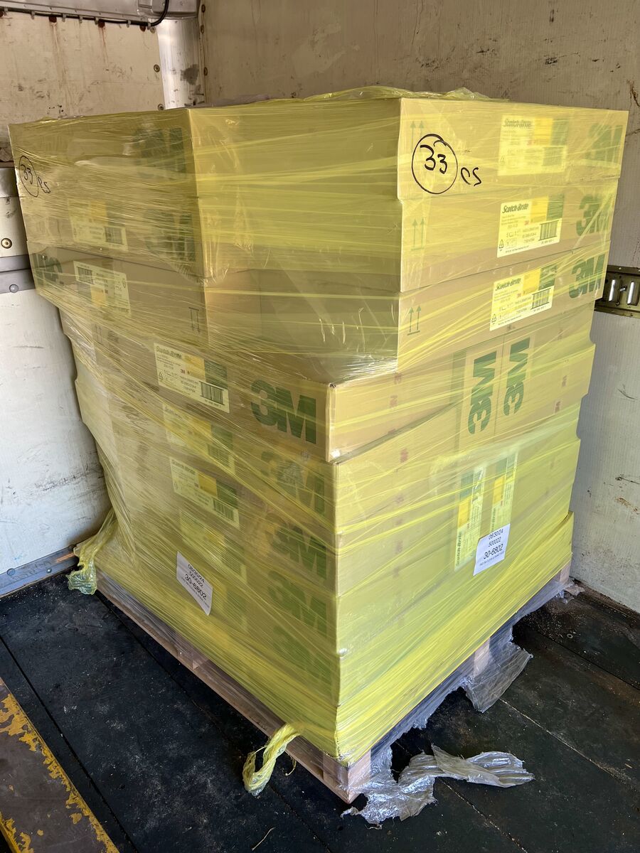 BRAND NEW: 33 Cases 3M Scotch-Brite 14X32 Clean & Shine Pads XE-0060-0124-4
