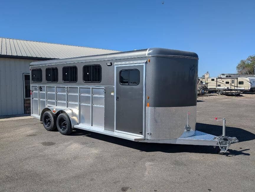 2025 Maverick Trailers Maverick Lite Deluxe 4 Horse Trailer
