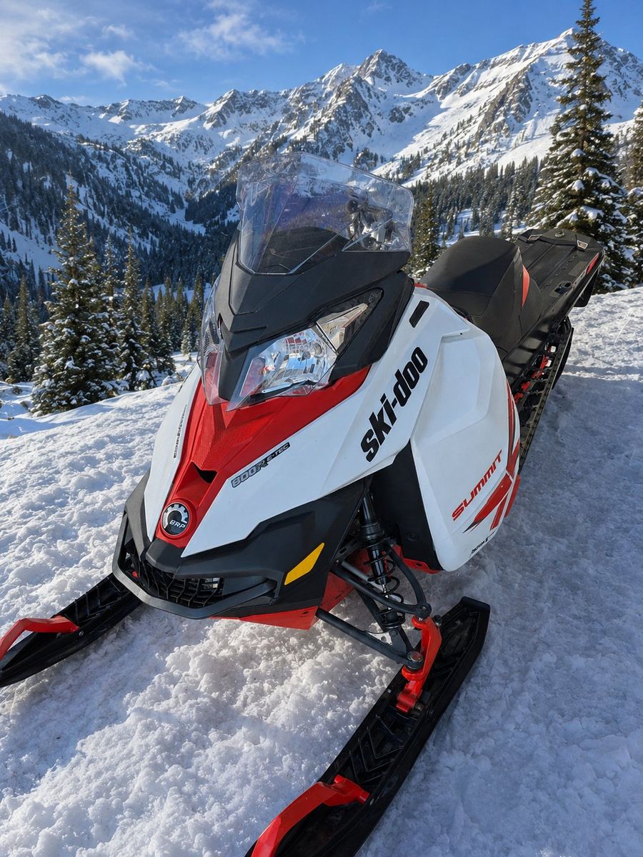 Ski-Doo Summit REV-XM 154 800R E-TEC Snowmobile