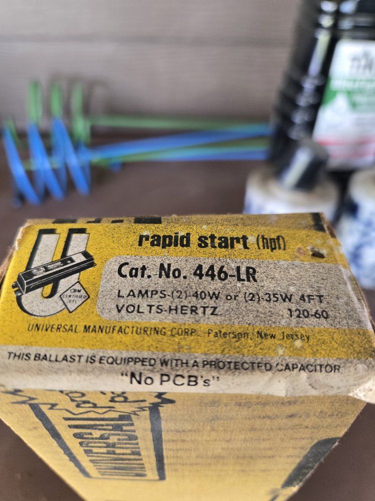 UNIVERSAL BALLAST LIGHT BALLAST NEW IN BOX