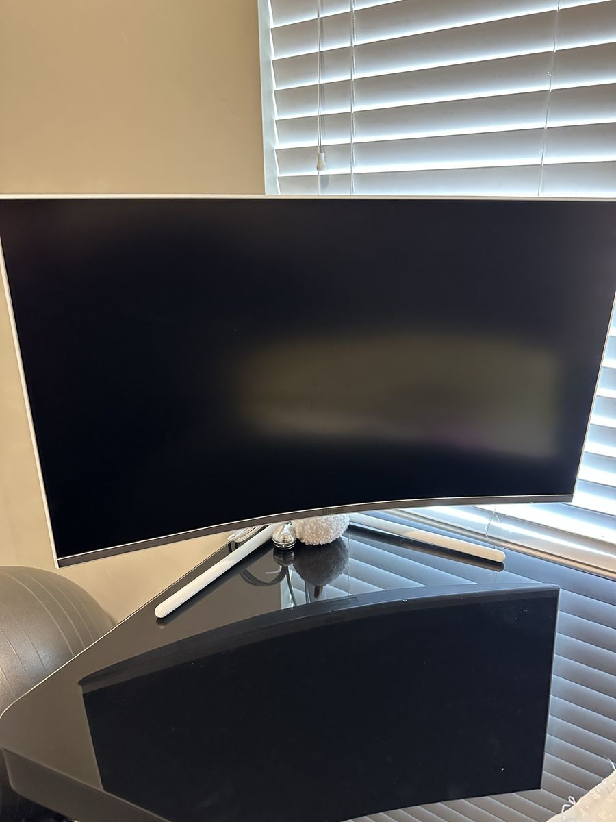 Samsung 32 inch curved UHD 4K monitor