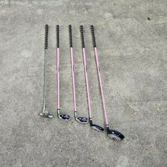 Girls Pink Dunlop Loco RIGHT Handed Golf Clubs Youth 5 Clubs