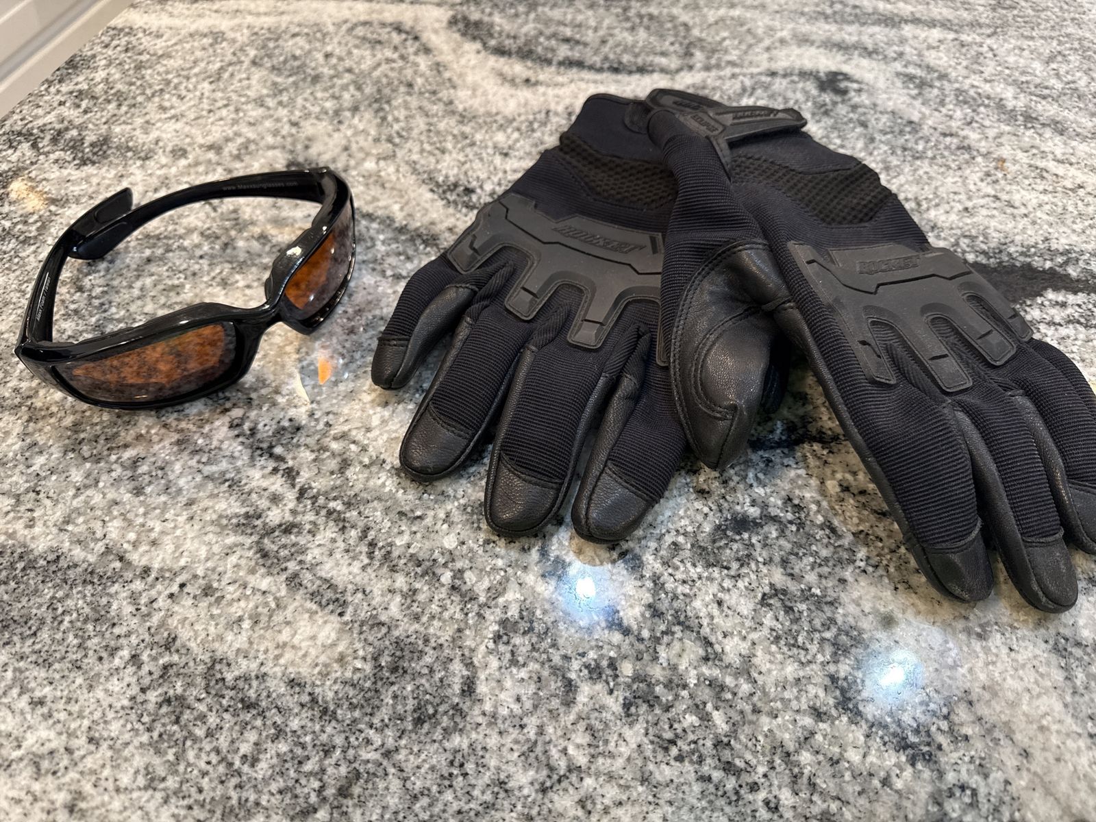 Joe Rocket Motorcycle Gloves (Black) & Maxx Sunglasses - Riding Gear Combo