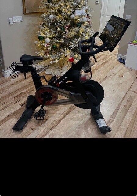 Peloton like new!!