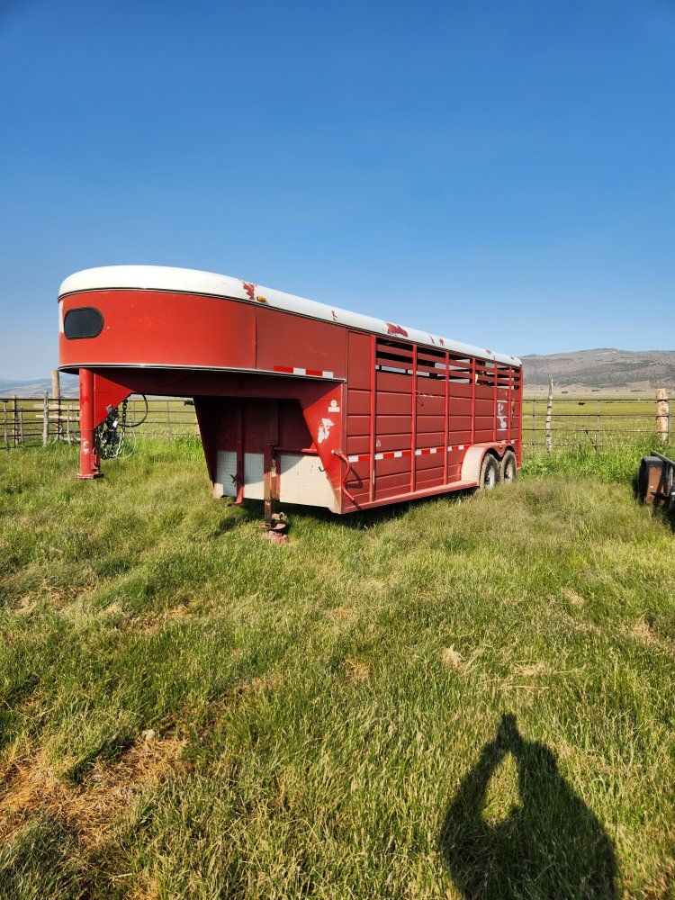 2007 4 horse gooseneck stock trailer