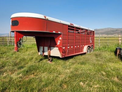 2007 4 horse gooseneck stock trailer