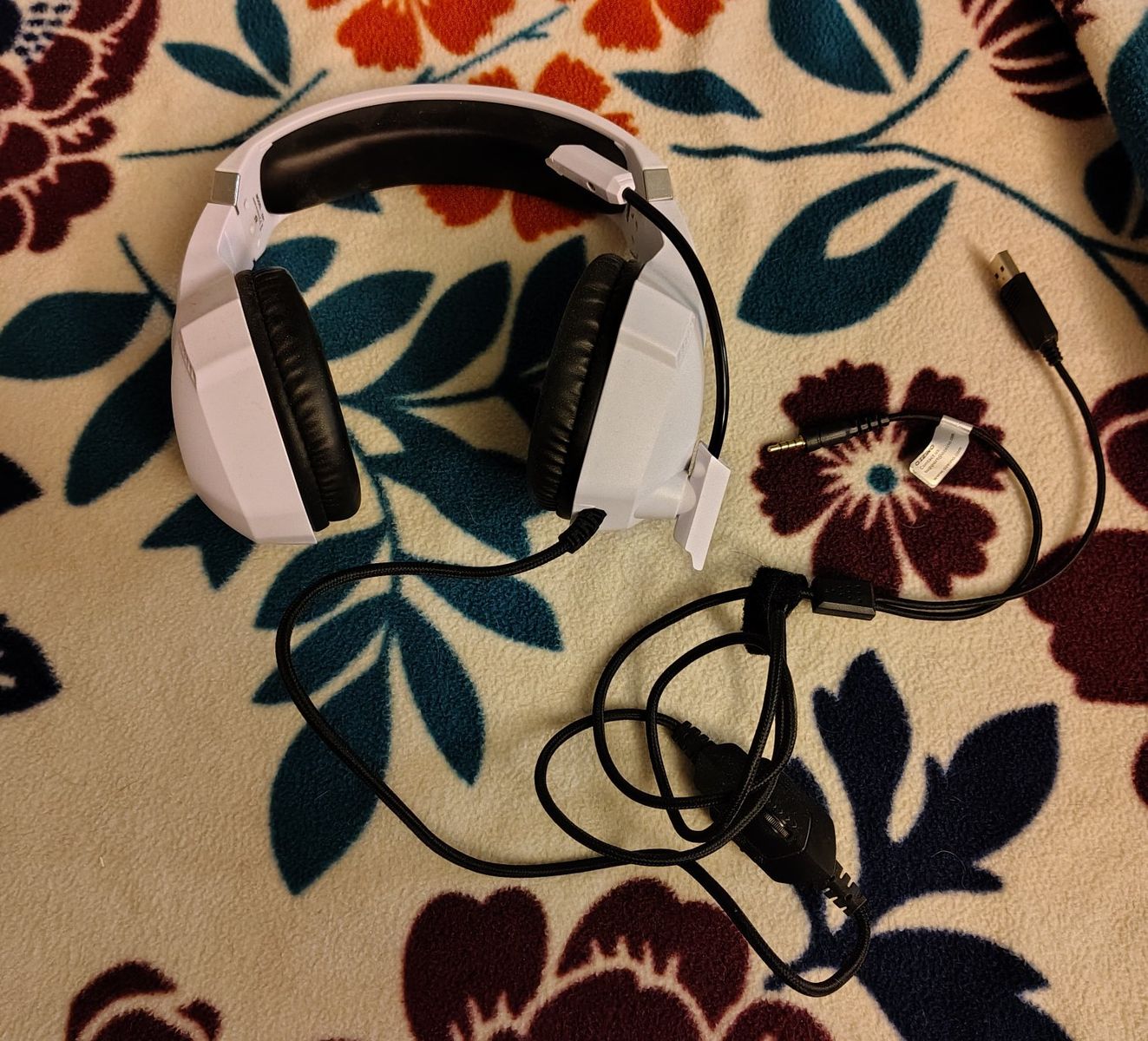 Wired gaming headset