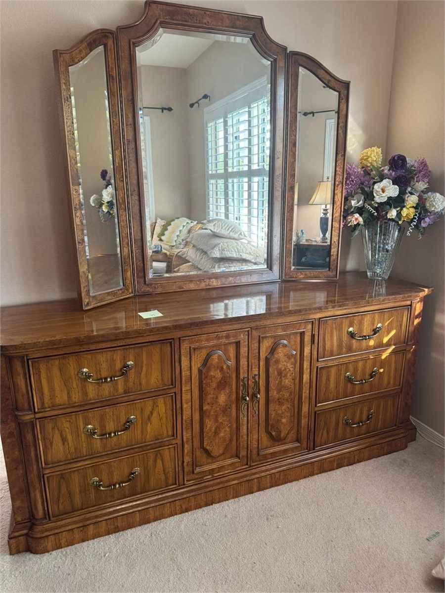 Vintage 9-Dresser Drawer with Tri-Fold Mirror
