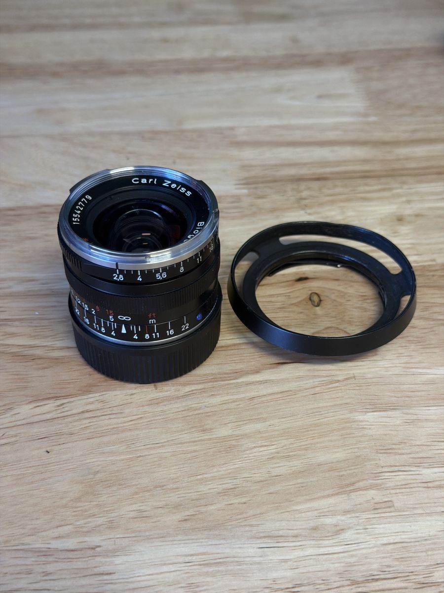 Carl Zeiss Biogon T* 2.8/28 ZM Lens - Wide-Angle for Rangefinder Cameras, Excellent Condition