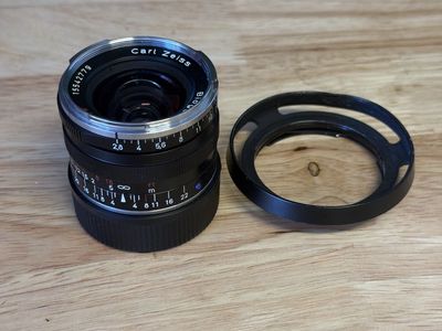 Carl Zeiss Biogon T* 2.8/28 ZM Lens - Wide-Angle for Rangefinder Cameras, Excellent Condition