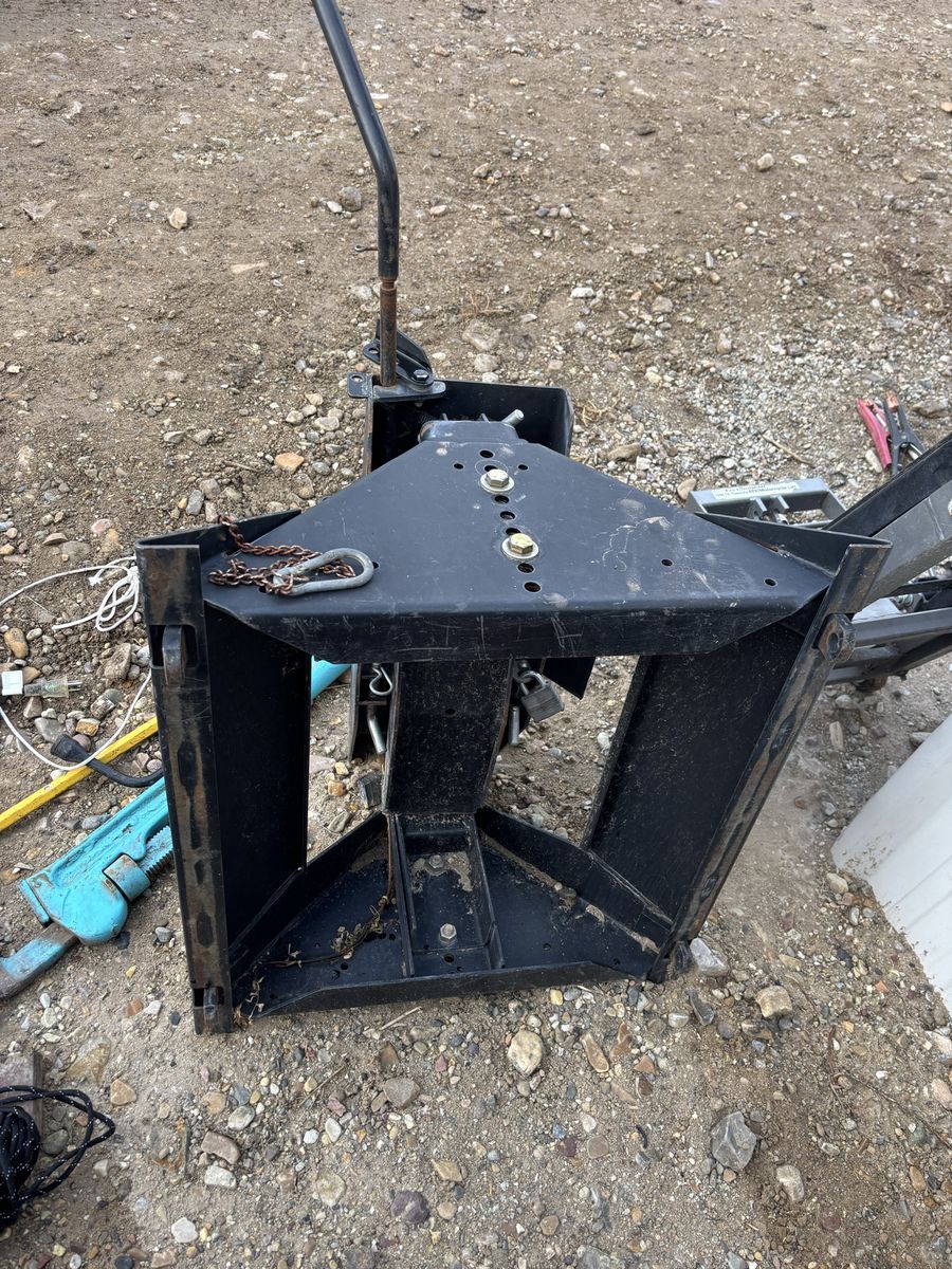 Fifth Wheel Hitch