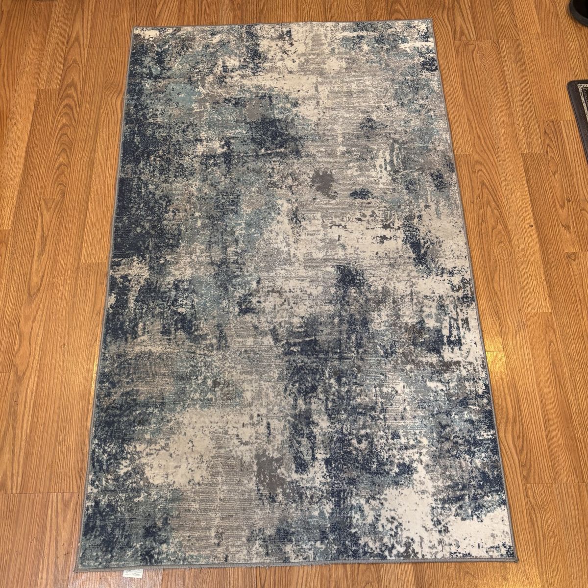 5' x 3' Blue Gray White Rug