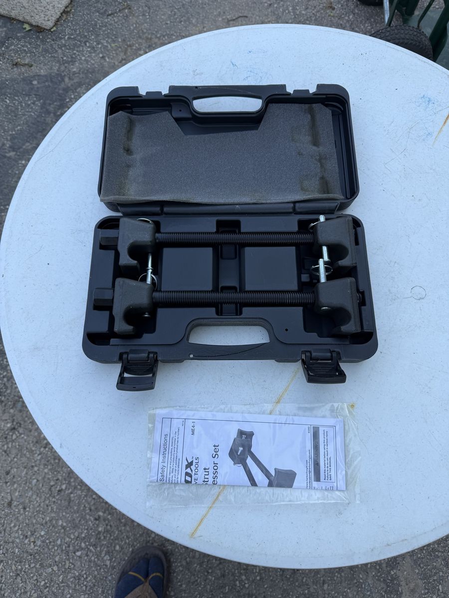Maddox Automotive Tools MacPherson Strut Spring Compressor Set with Carrying Case