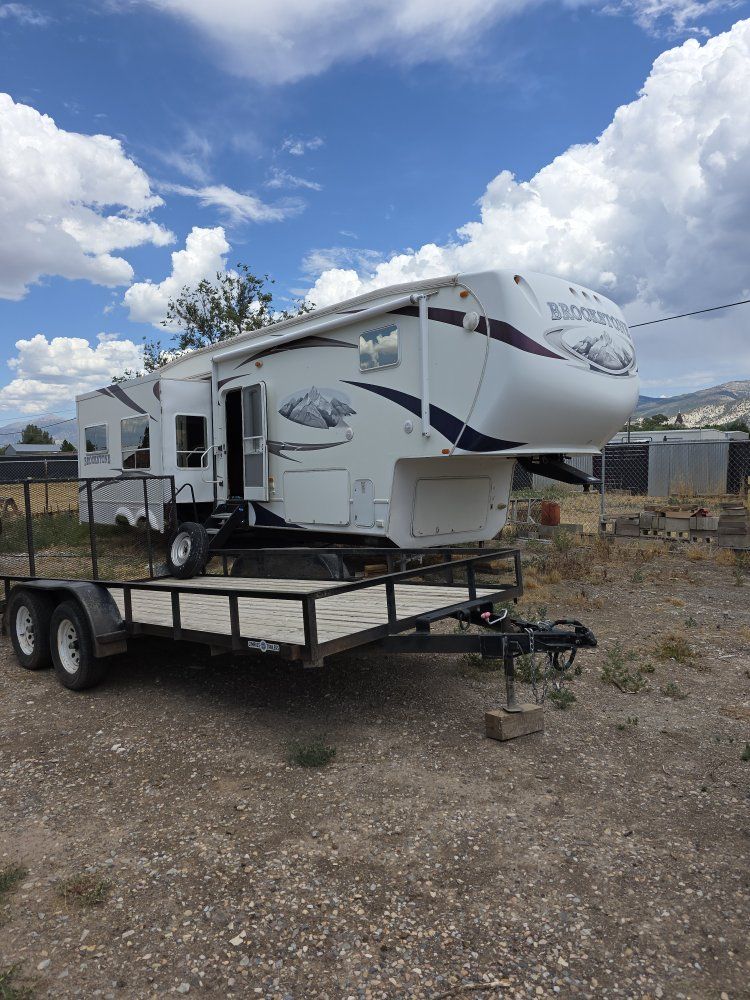 Brookstone 5th Wheel Travel Trailer - Spacious & Ready for Adventure