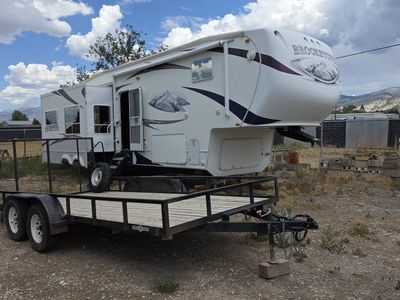 Brookstone 5th Wheel Travel Trailer - Spacious & Ready for Adventure