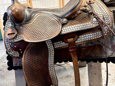 Simco Studded Show Saddle