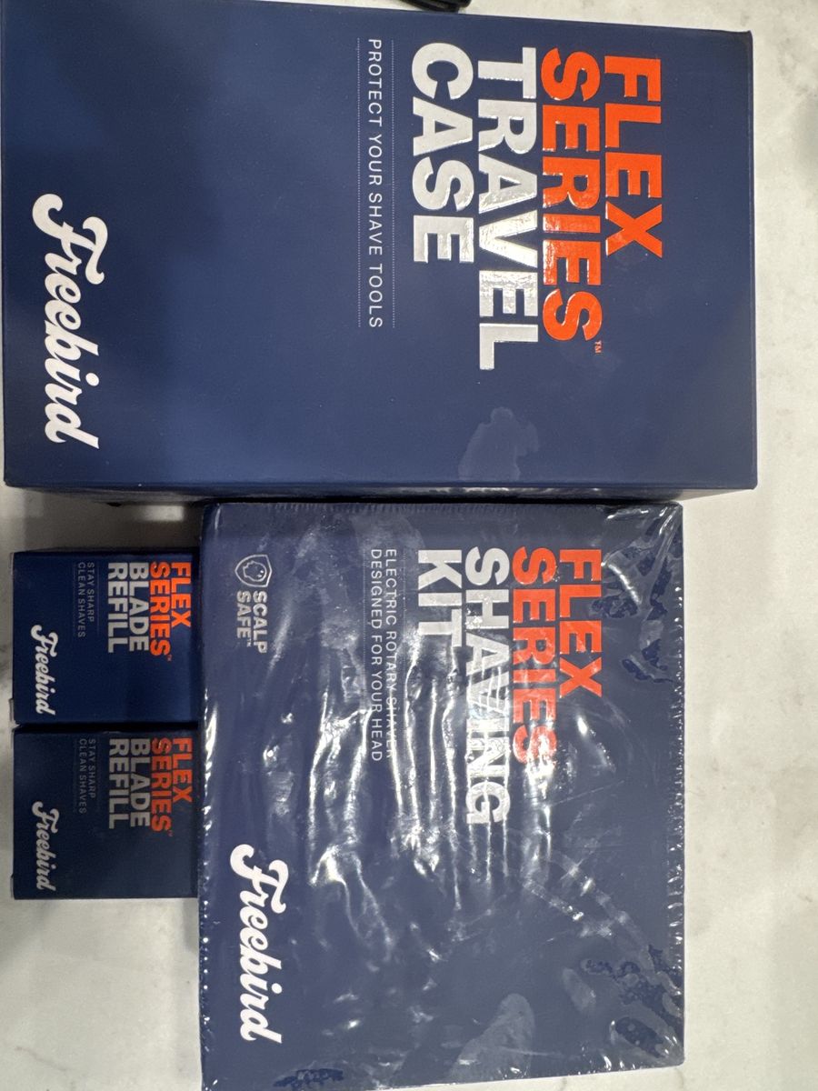 Freebird Shaving kit with case and 2 blade refills
