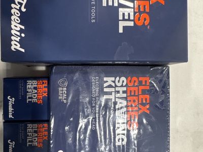 Freebird Shaving kit with case and 2 blade refills