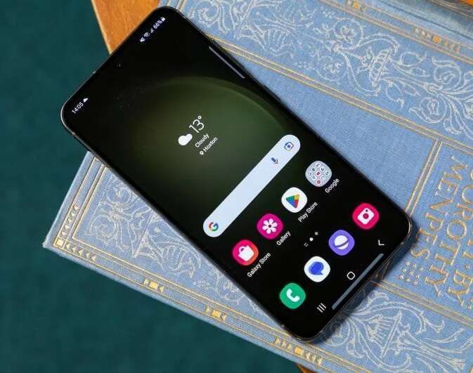 Samsung Galaxy S23 128 GB- Unlocked