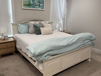 Broyhill California King Bed