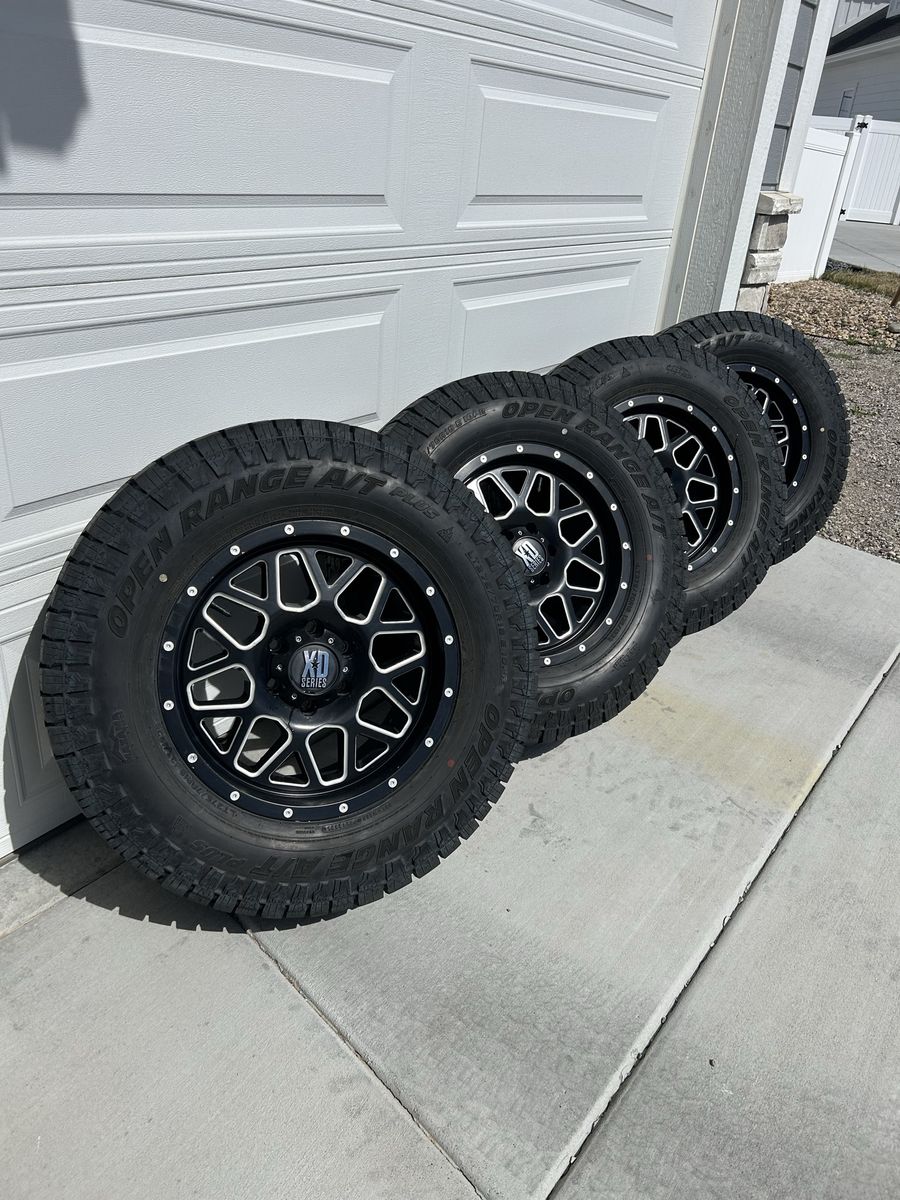 F150 18" XD Wheels With barely Used A/ T Tires