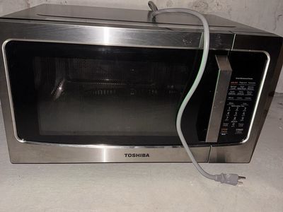 Like New Toshiba Counter Top Microwave with Airfry