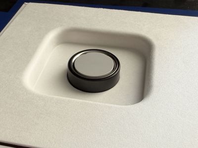 Oura Ring 4 Stealth size 9 – Like New w/ Box, Charger & Sizing Kit