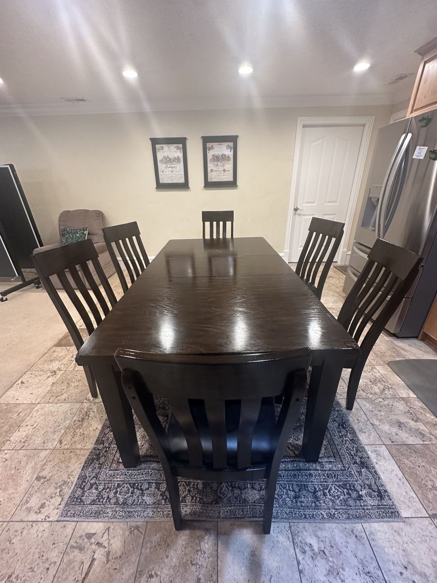 Dark Wood Dining Table with Leaf and 6 Chairs - Expandable Dining Set