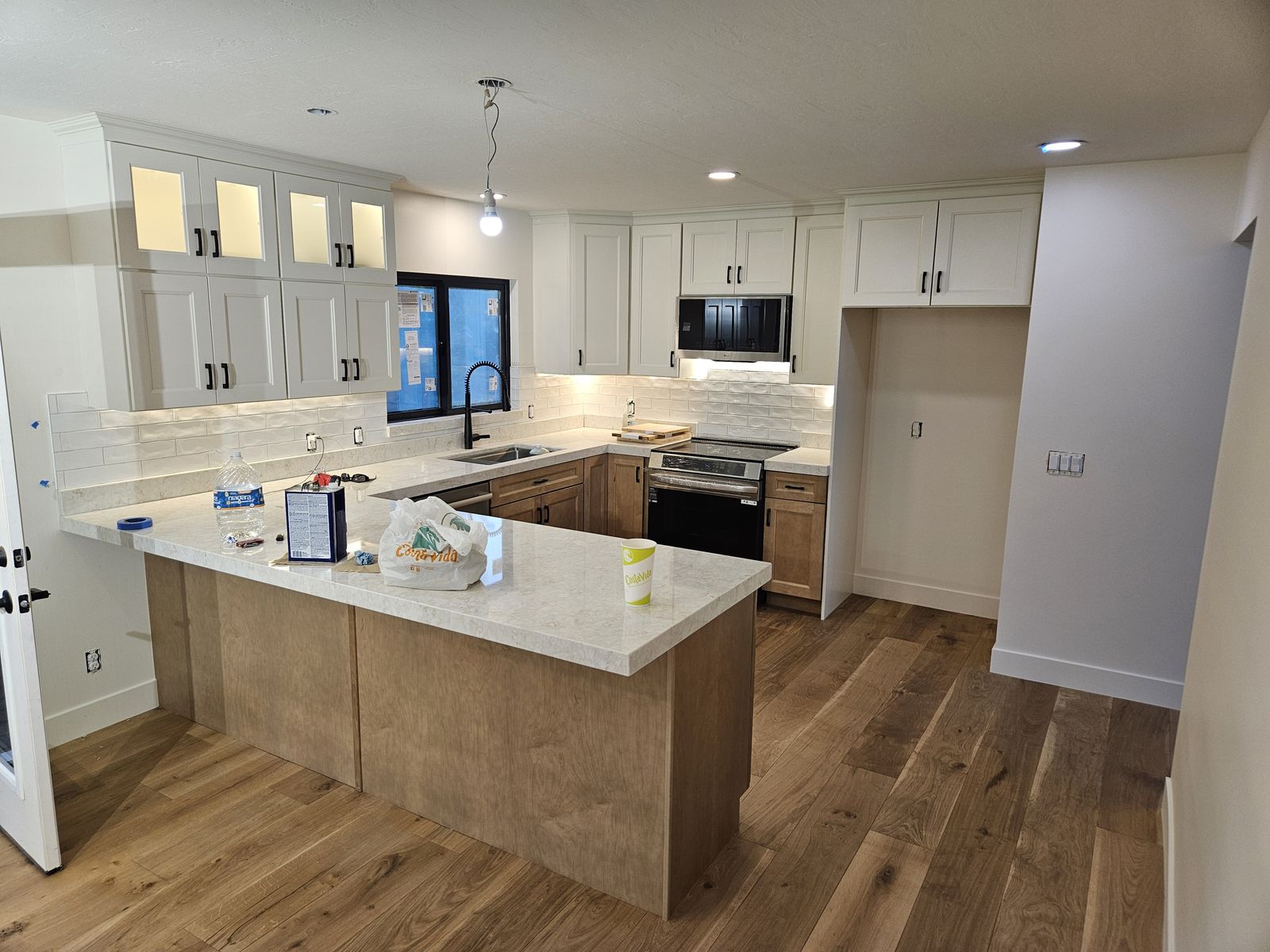 Main image 142