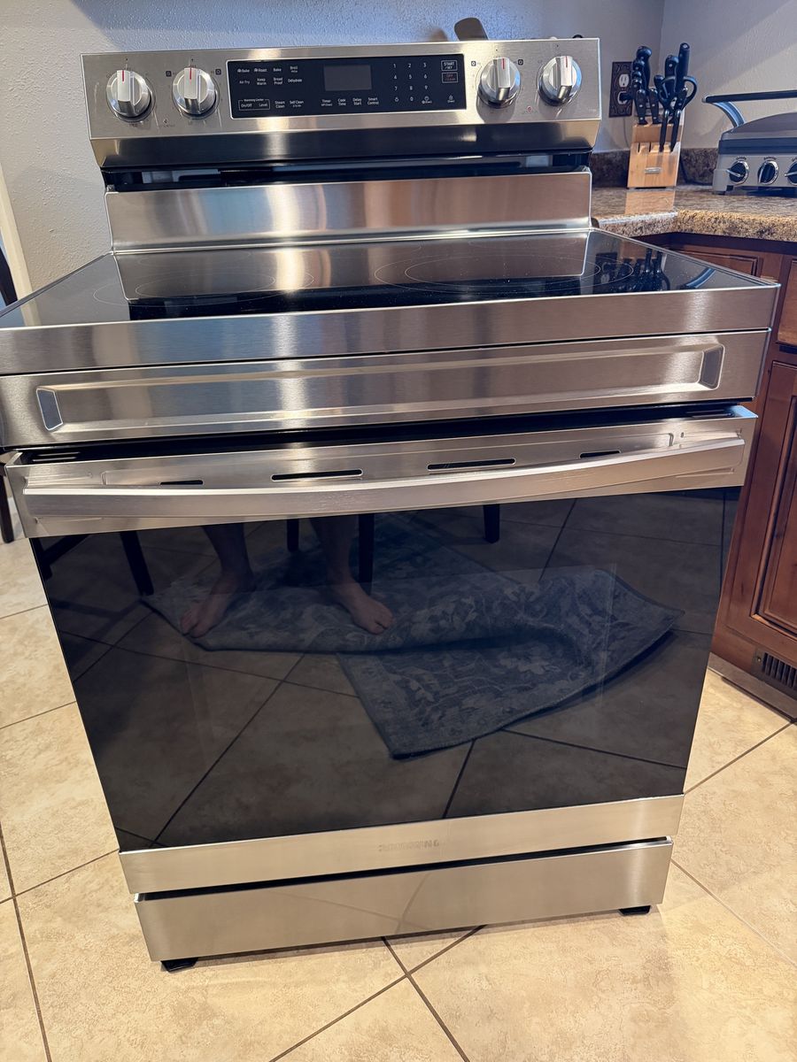 Samsung NE63A6511SS 6.3 cu ft Smart Freestanding Electric Range Stainless Steel