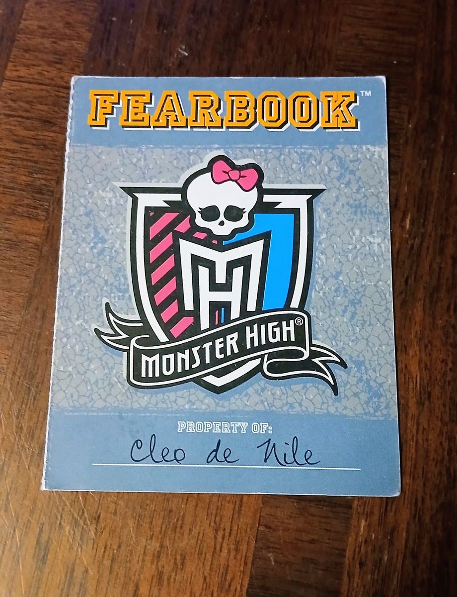 Monster High "FEARBOOK" 2012 by Mattel - Collectible Character Book Cleo de Nile