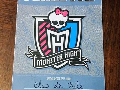 Monster High "FEARBOOK" 2012 by Mattel - Collectible Character Book Cleo de Nile
