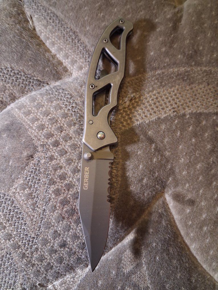 Gerber Paraframe series folding pocket knife.