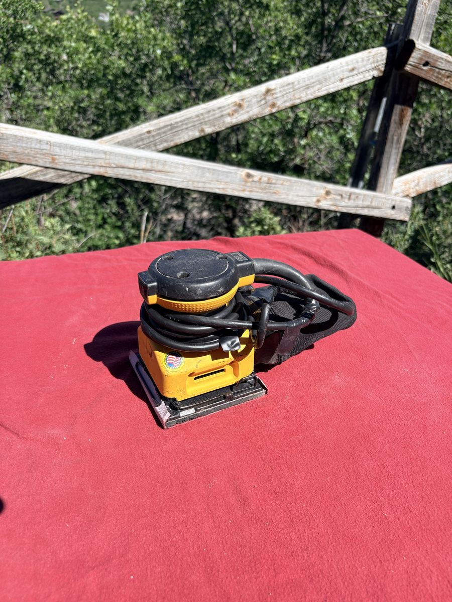 Deals pad sander. 20.00
