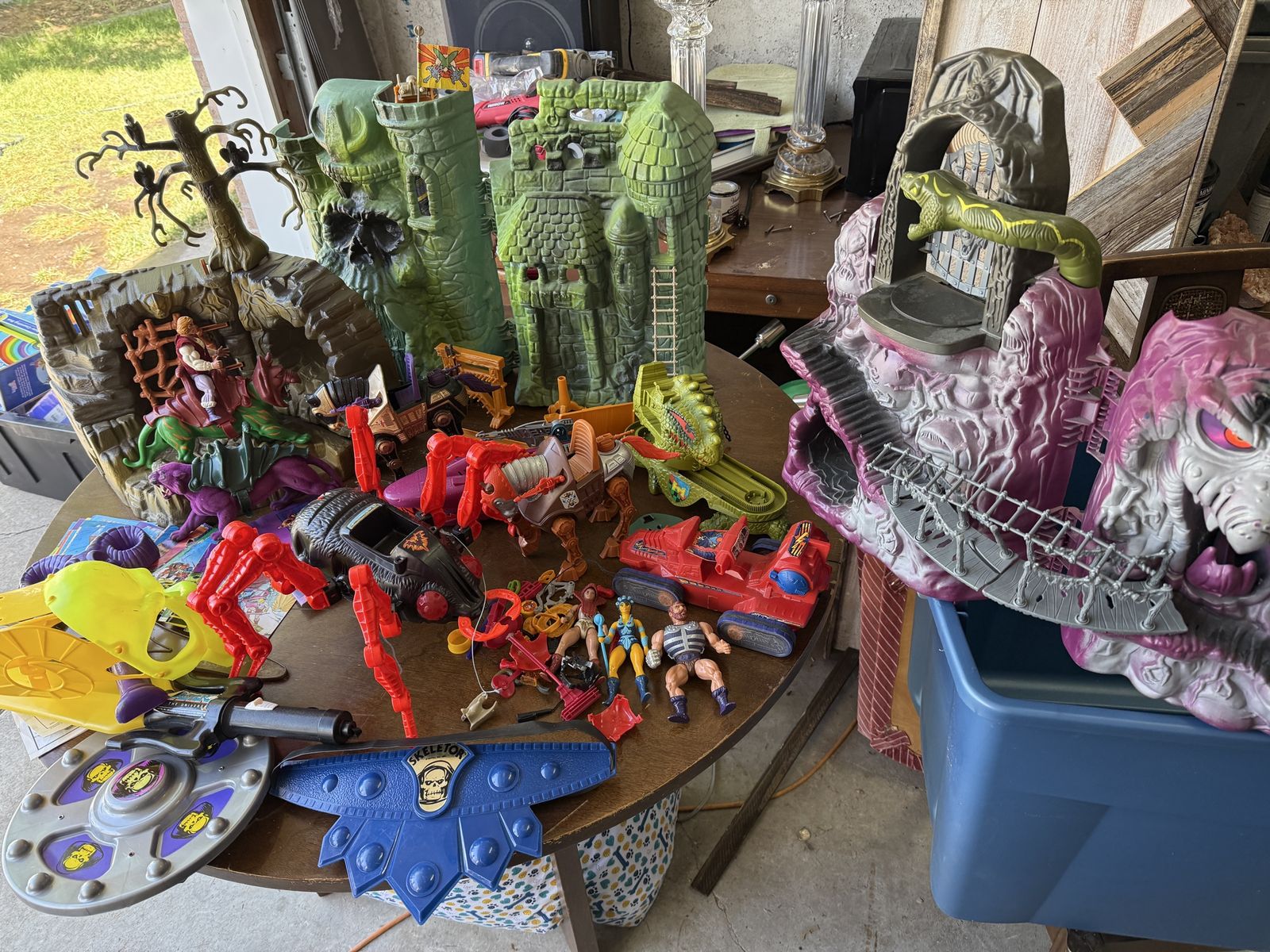 1980’s he-man motu huge lot of playsets, vehicles, and more!!!