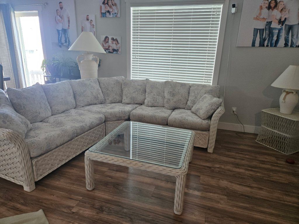 Living room couch set & Matching Table Lamp Set
