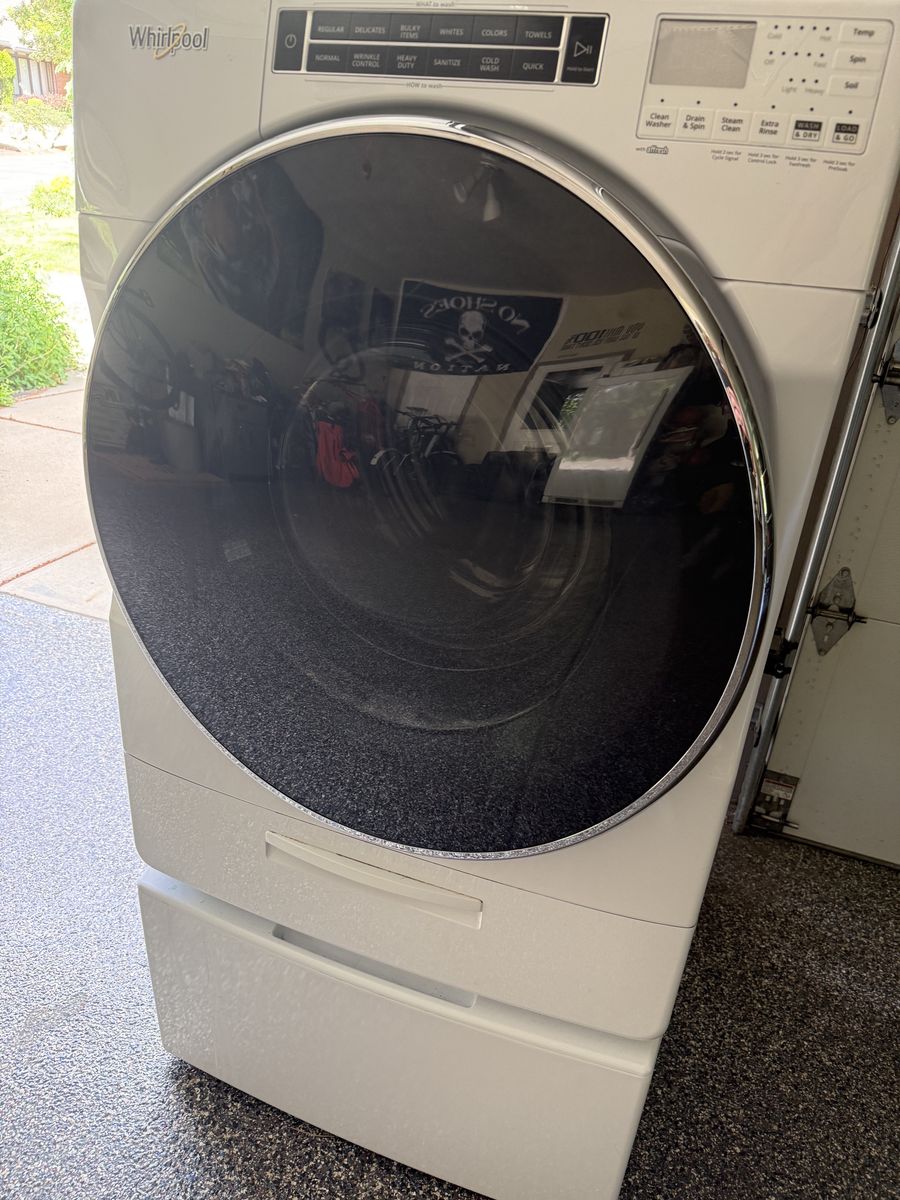 Whirlpool Front Load Washer with Load & Go XL Dispenser - 5.0 cu. ft. White