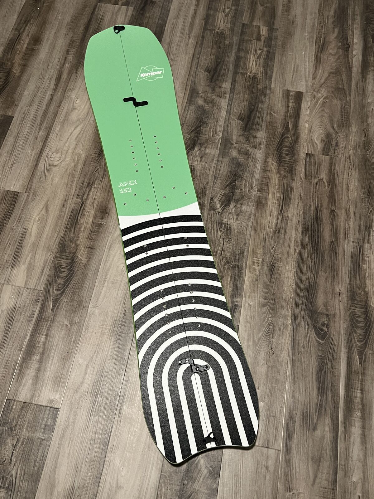 Kemper Apex 152 Splitboard Snowboard with Skins