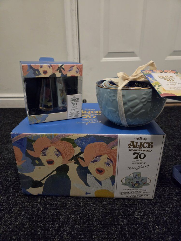 Disney Alice in Wonderland 70th Mary Blair Collection Bundle - Tea Set, Bowls, Shakers