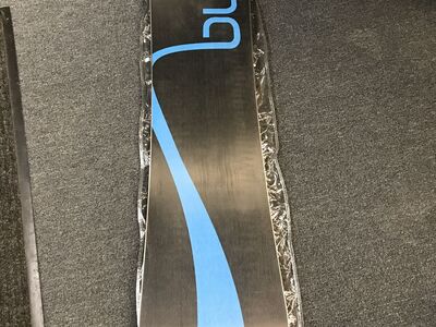 BRAND NEW burton cruzer snowboard 139cm NEVER MOUNTED ready to ride