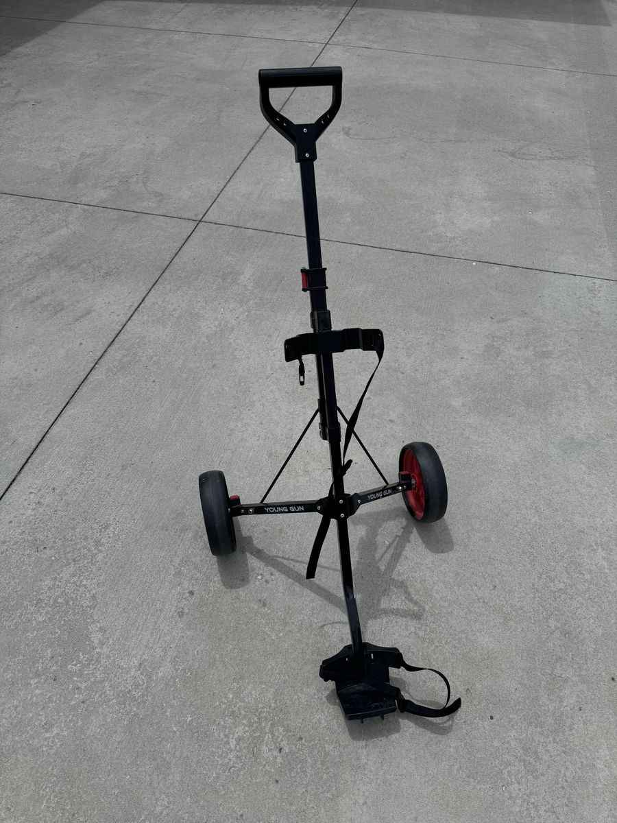 Pull cart for jr. golfers