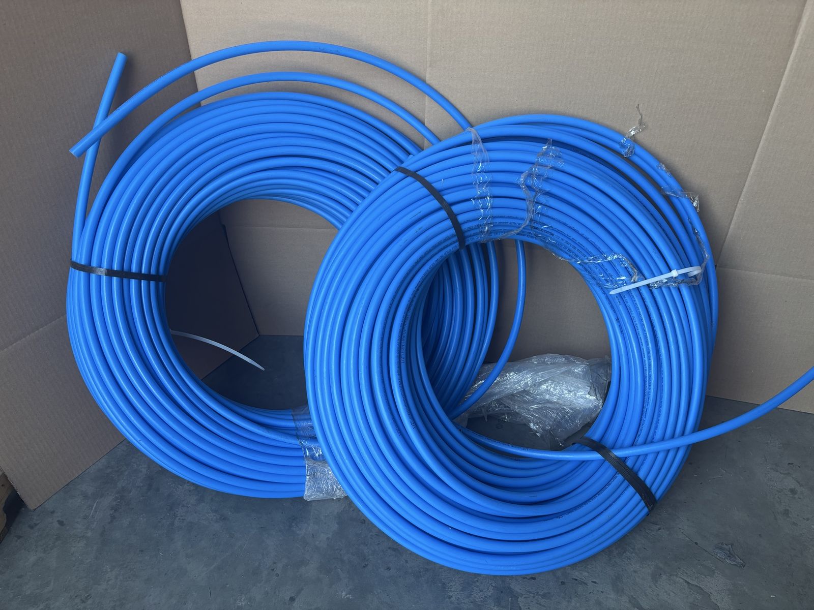 1000 feet 1/2 inch Blue Polyethylene PEX Non-Barrier Pipe and Tubing for Potable Water