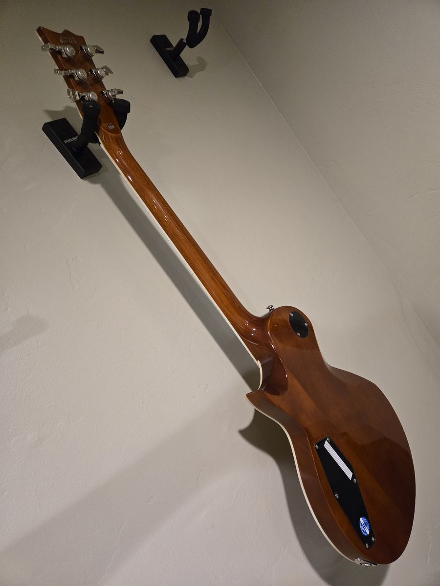 Main image 3