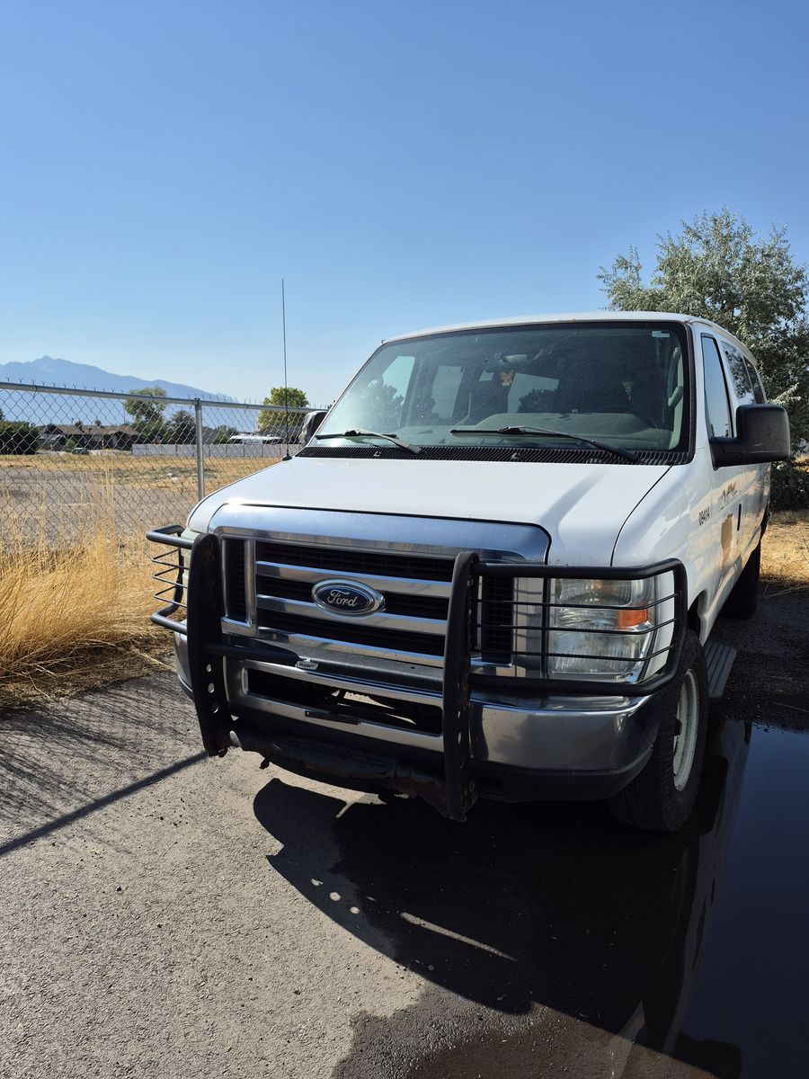 2009 Ford E-350 and Econoline 350 