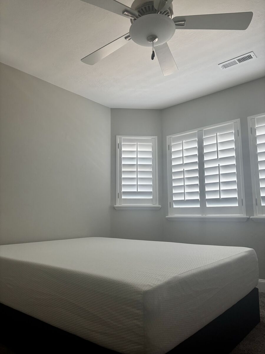 Queen Mattress - Memory foam - White